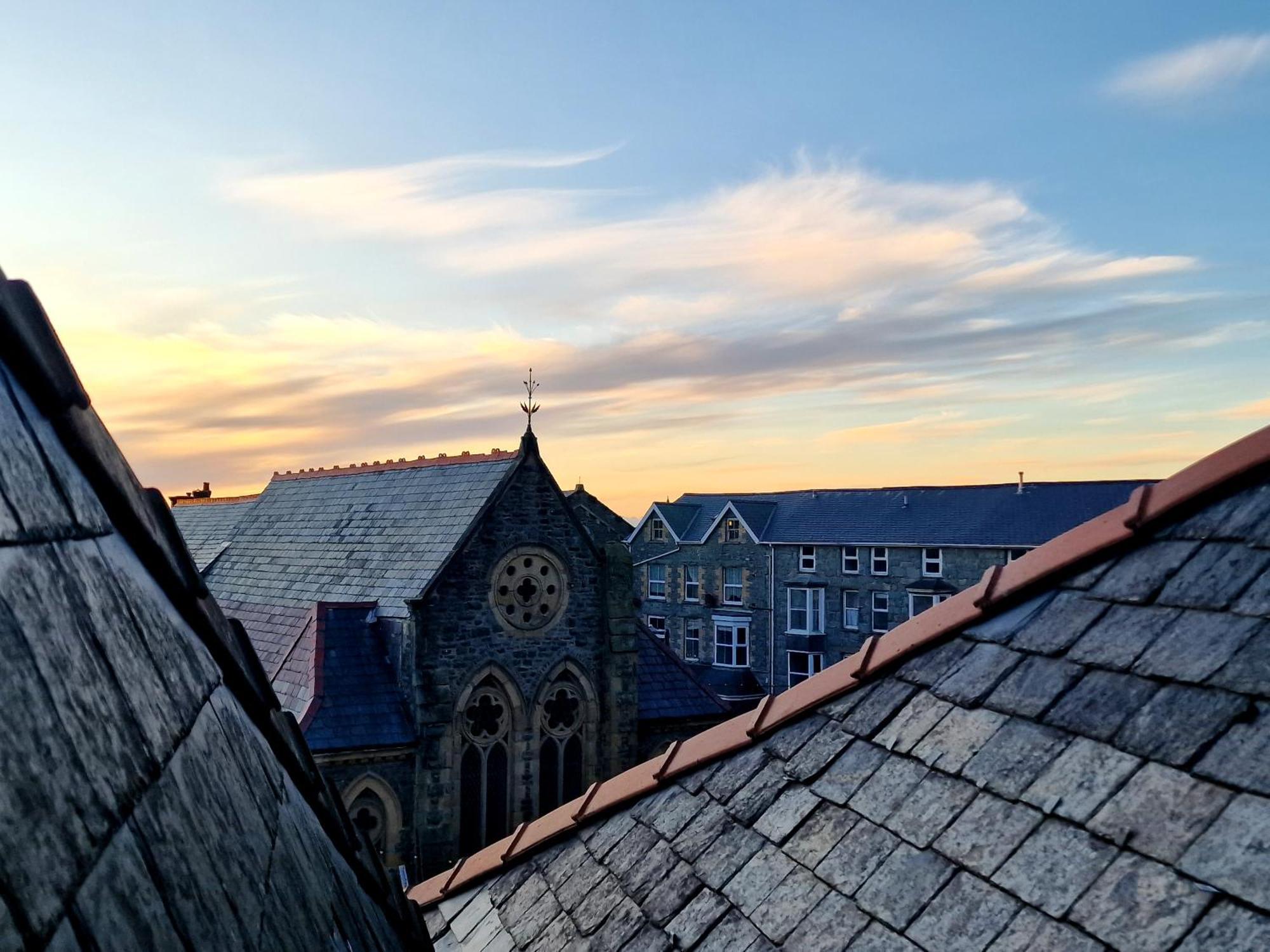 The Penthouse Ny Loft Apartment Barmouth Buitenkant foto